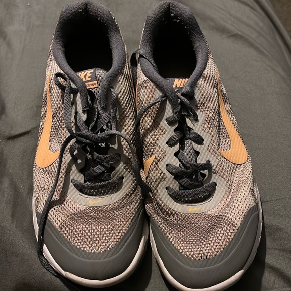 Nike women’s Flex Experience RN 4 size 8 - Picture 2 of 6